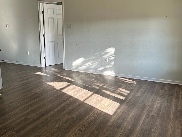 1202 Geronimo St — Photo 3