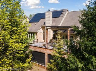 31069 Scenic View Cir, Farmington Hills, MI 48334