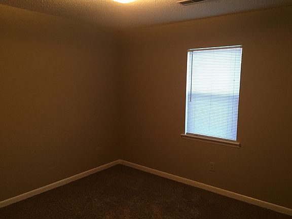 3rd image of 3300 Crestwood Dr APT 2