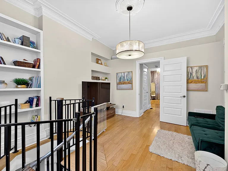 13 Bentley Ave #2 — Photo 16