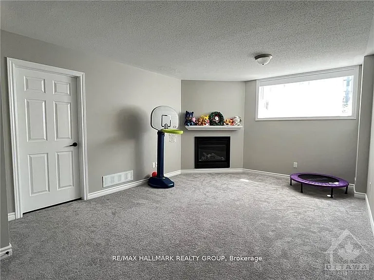 110 Garrity Cres — Photo 16