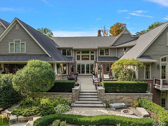 2nd image of 1330 Oxford Rd