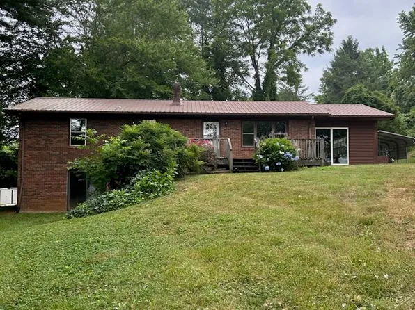 102 Ledford Chapel Rd, Hayesville, NC 28904