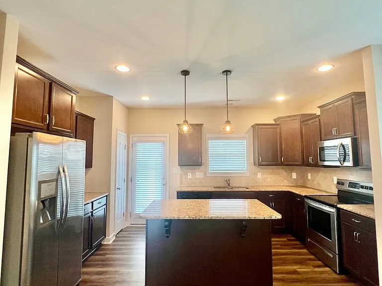 2131 Stafford Dr — Photo 12