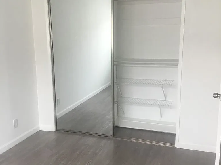 COMPLETELY REMODELED TOWNHOUSE FOR RENT — Photo 17