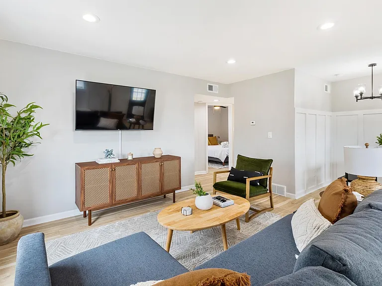 24761 Outer Dr — Photo 7