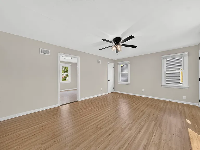 437 Warfield Ave — Photo 9