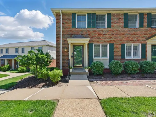 8959 S Swan Cir, Saint Louis, MO 63144