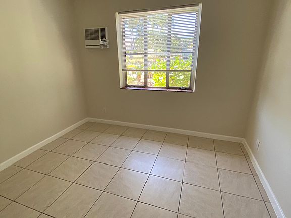 2nd image of 415 SE 11th Ct #5