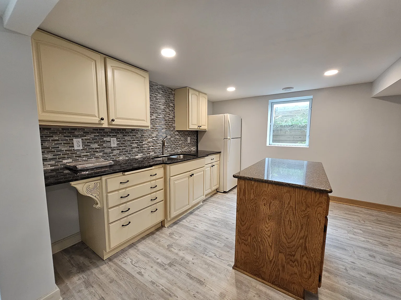 2 bed, 1650 sqft, $1,790 — Photo 4