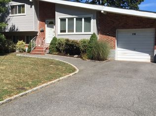 219 W 24th St, Deer Park, NY 11729