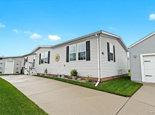 11109 Indianwood Ct, South Lyon, MI 48178