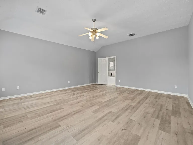 4500 Upland Circle Dr — Photo 18