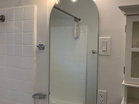 3rd image of 2355 Cove Ave APT 204