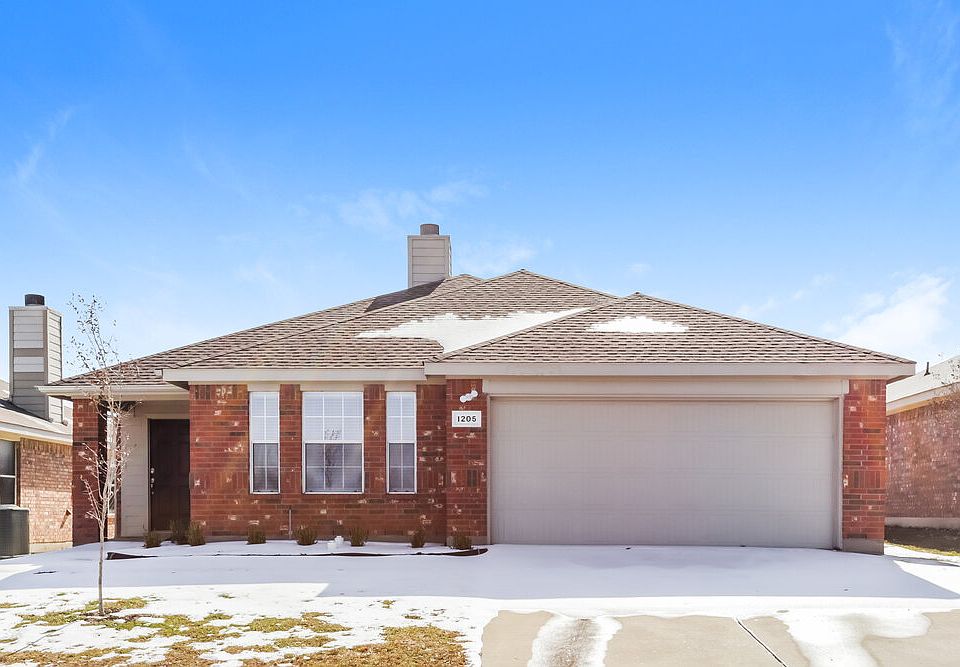 1st image of 1205 Artesia Dr