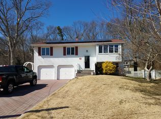 7 Stephen Ct, Bayport, NY 11705