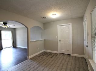 1116 W Adoue St, Alvin, TX 77511