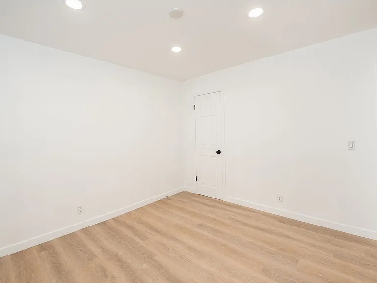 2910 Peppertree Ln — Photo 14