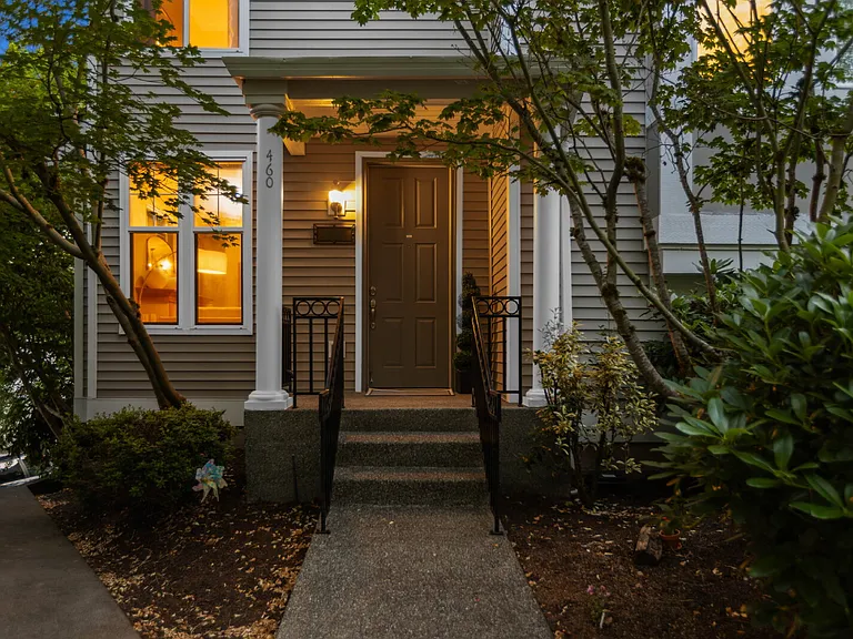 460 226th Pl NE — Photo 3