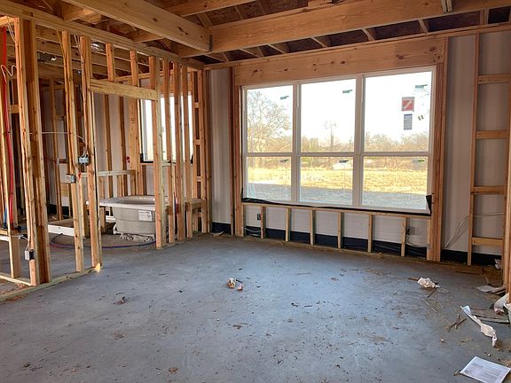 5th image of 7000 Creekside Ln