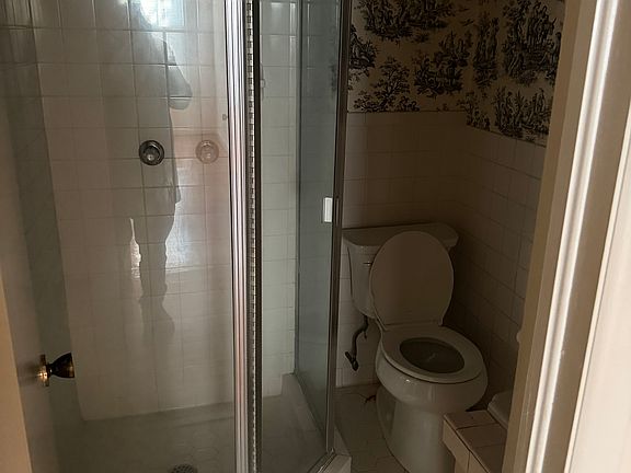 4th image of 207 Country Club Blvd APT C