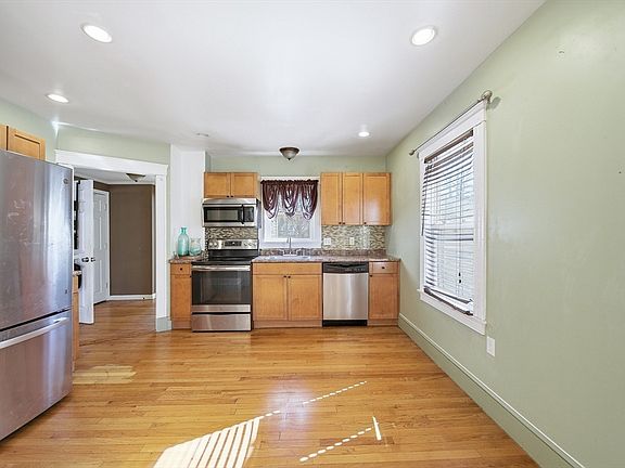 2nd image of 12 Eade St