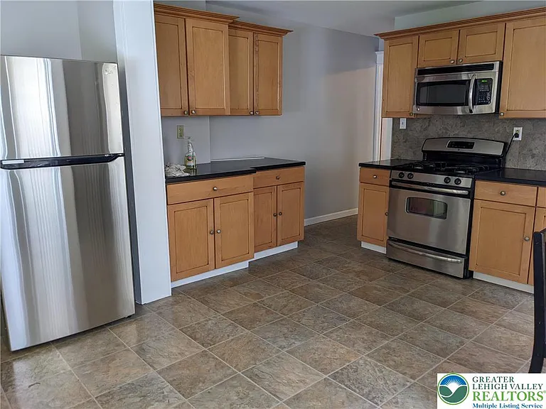 2434 Birch St — Photo 6