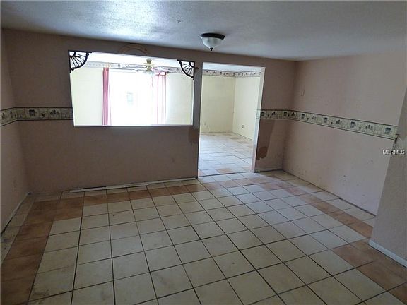 4th image of 1527 Wildwood Ln