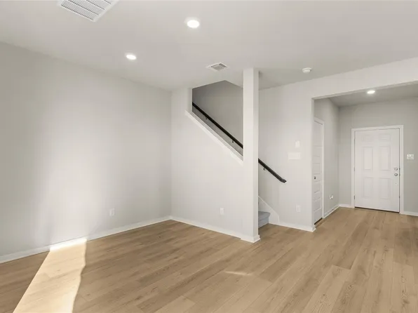 25628 Wheat Seed Ln, Elgin, TX 78621