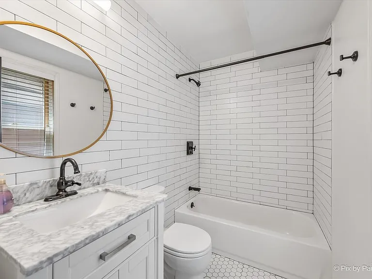 832 W Barry Ave #2 — Photo 10