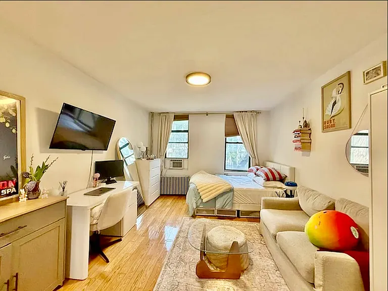 319 E 5th St #13 — Photo 1