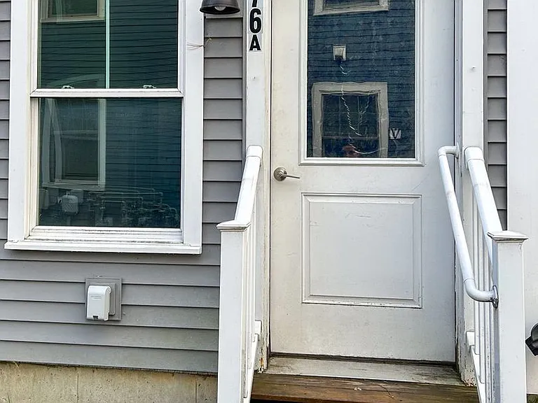 376 Colchester Ave — Photo 10