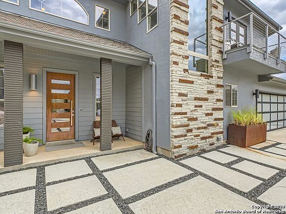 2nd image of 428 Oak Shores Dr.