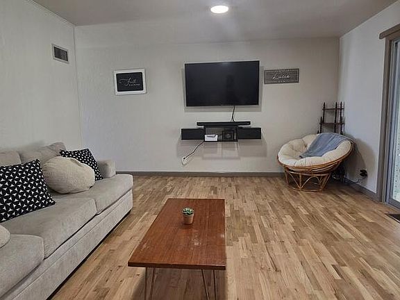 3rd image of 79 Mayhew Dr