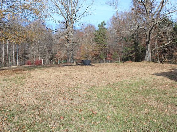 4th image of 123 Dogwood Ln