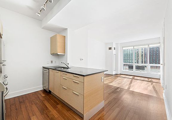 4th image of 350 W 42nd St APT 14H