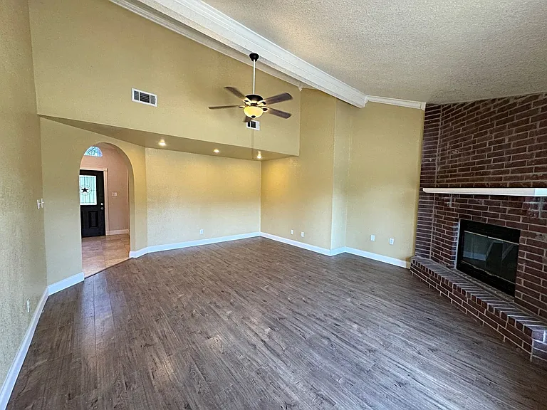 2312 Lisa Ln — Photo 3