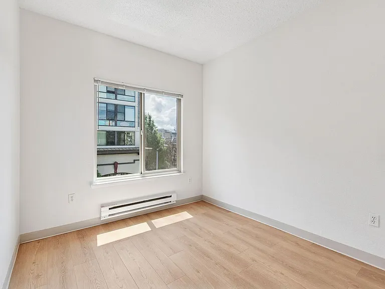 Pine Street Apartments — Photo 34