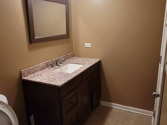 5th image of 9937 S Cicero Ave APT 101