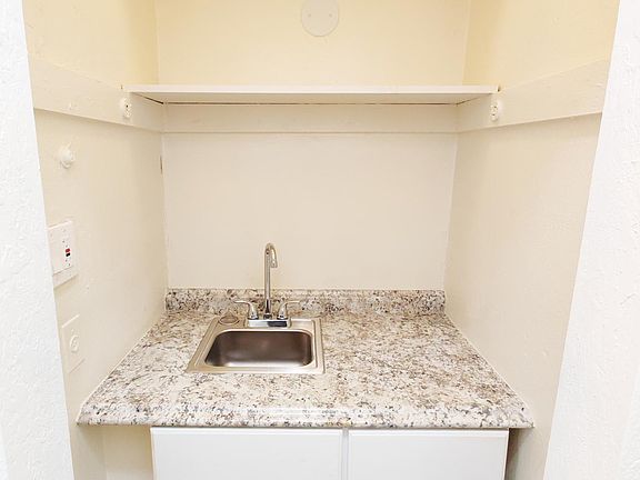 4th image of 2975 Leeward Ave #950gebyqy