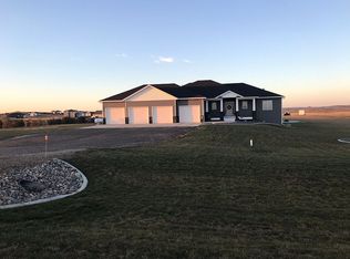 2443 Roberta Dr N, Mandan, ND 58554
