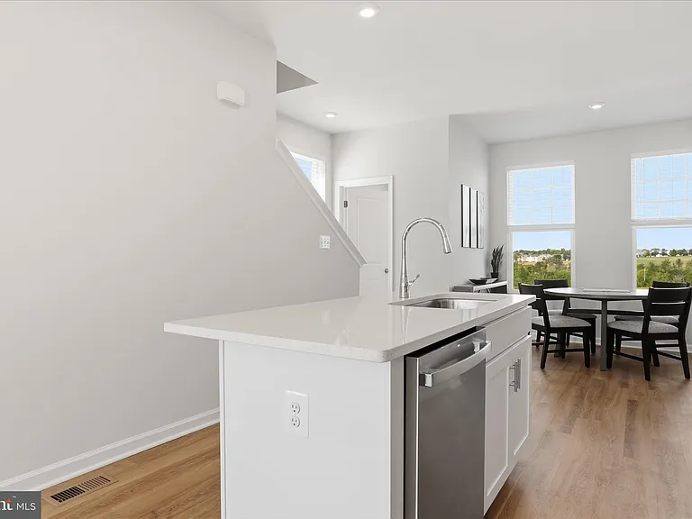 163 Anthem St — Photo 14