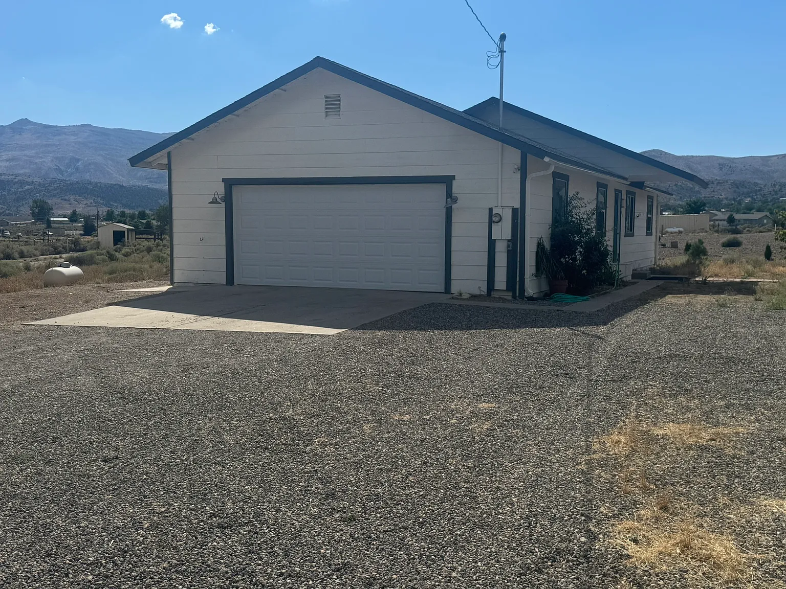 3 bed, 1118 sqft, $2,200 — Photo 4