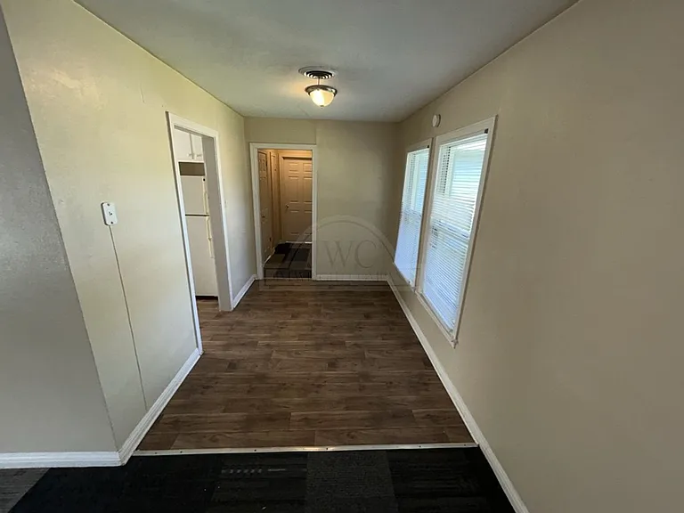 1102 Stewart St — Photo 2