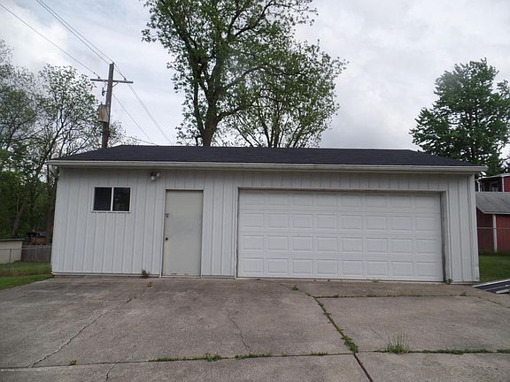 2nd image of 841 E Grand River Ave
