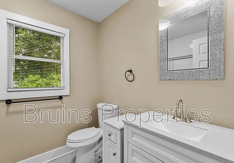 1825 Johnson St E #1 — Photo 11