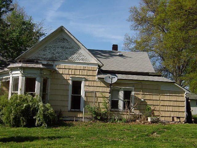 2nd image of 113 S 3rd St