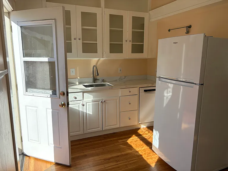 505 Homer Ave — Photo 6