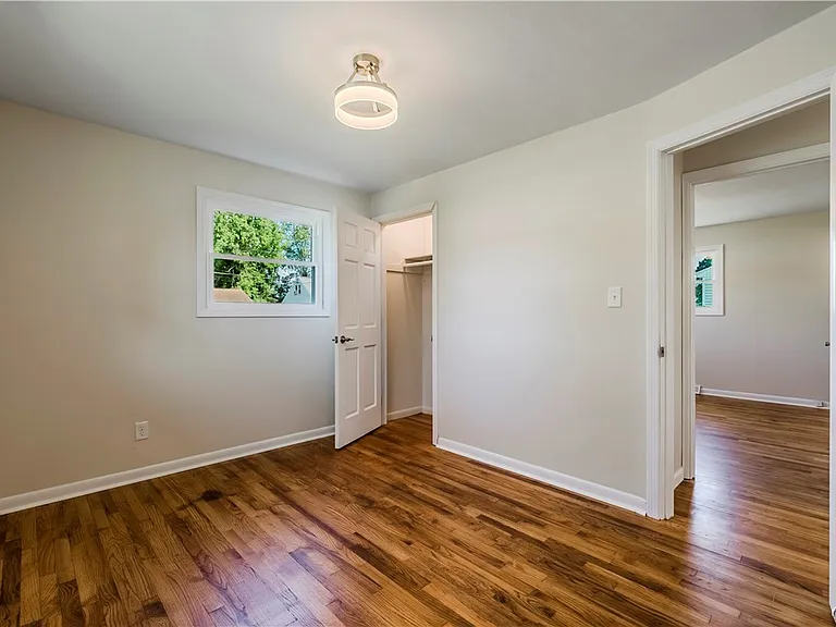 222 Wilber St — Photo 38