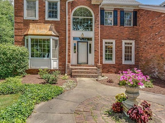 2nd image of 52518 Glenmore Ct